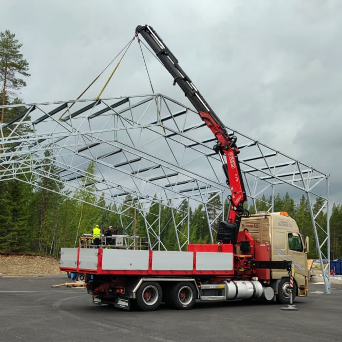 Hallin rungon asentaminen ja Fassi 275.